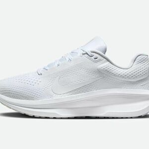 Nike Women's Winflo 11 size 6